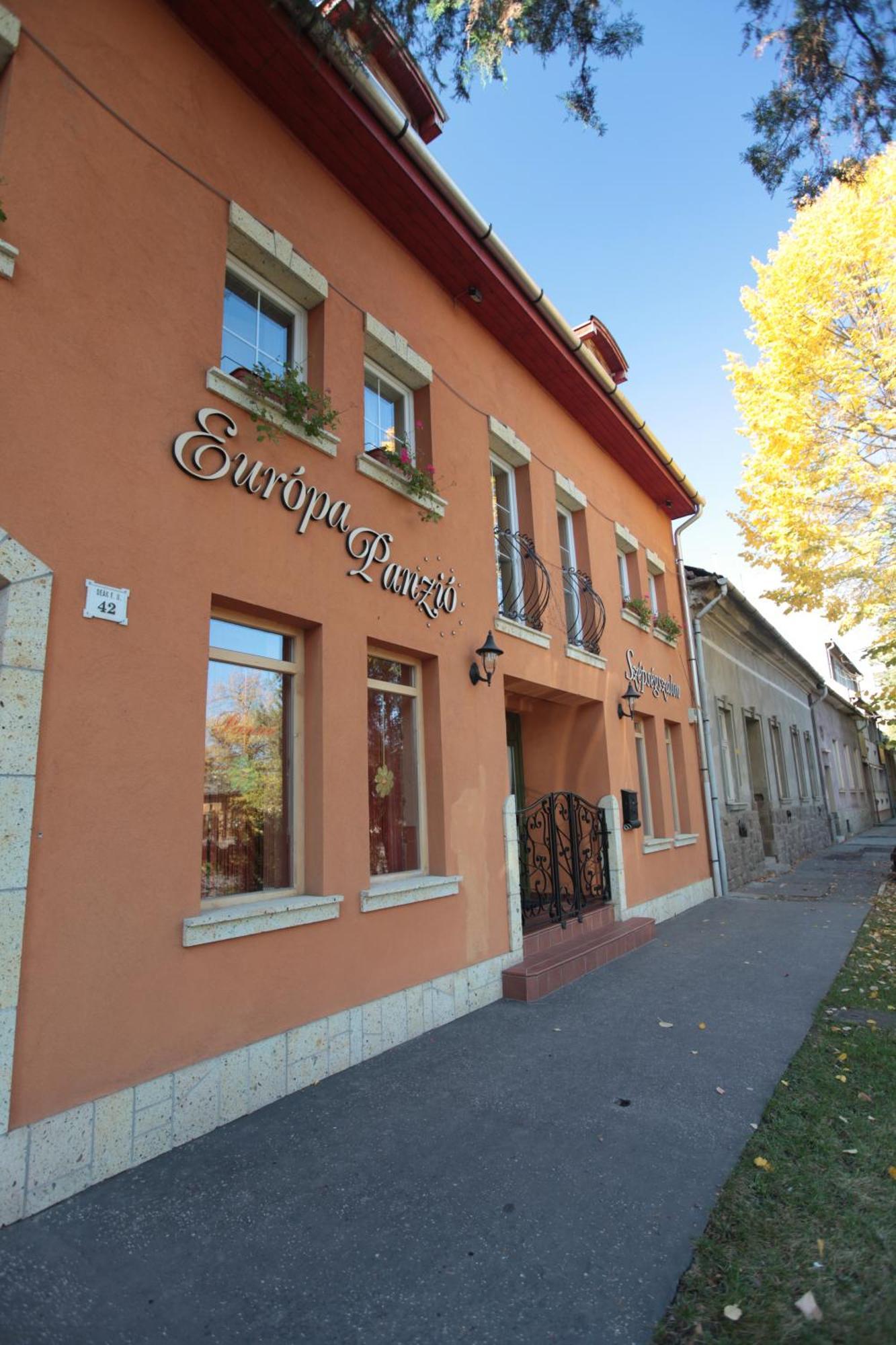 Europa Panzio Bed & Breakfast Егер Екстериор снимка